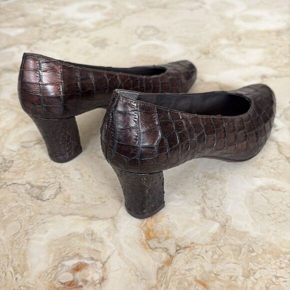 Stuart Weitzman Crocodile Leather Pumps Vintage 2” Heels - Picture 9 of 14